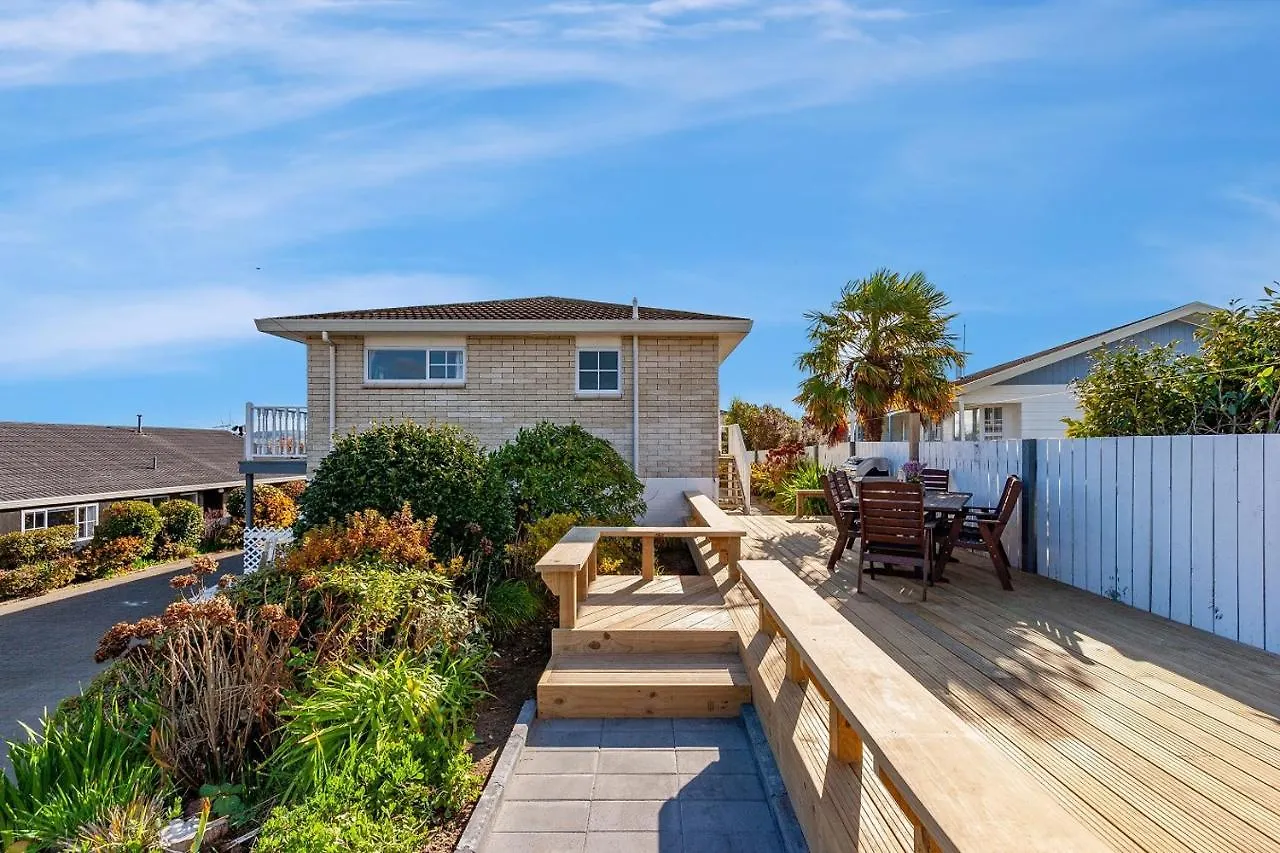 Golden Views On Golders - Hot Tub & Lake Views Taupo Holiday home